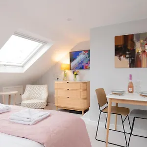 cosy-loft-retreat-king-bed-en-suite-kitchenette.brighton-hotels-england.com/